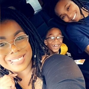 Meet your Poshers, Casai, Chris and Christy